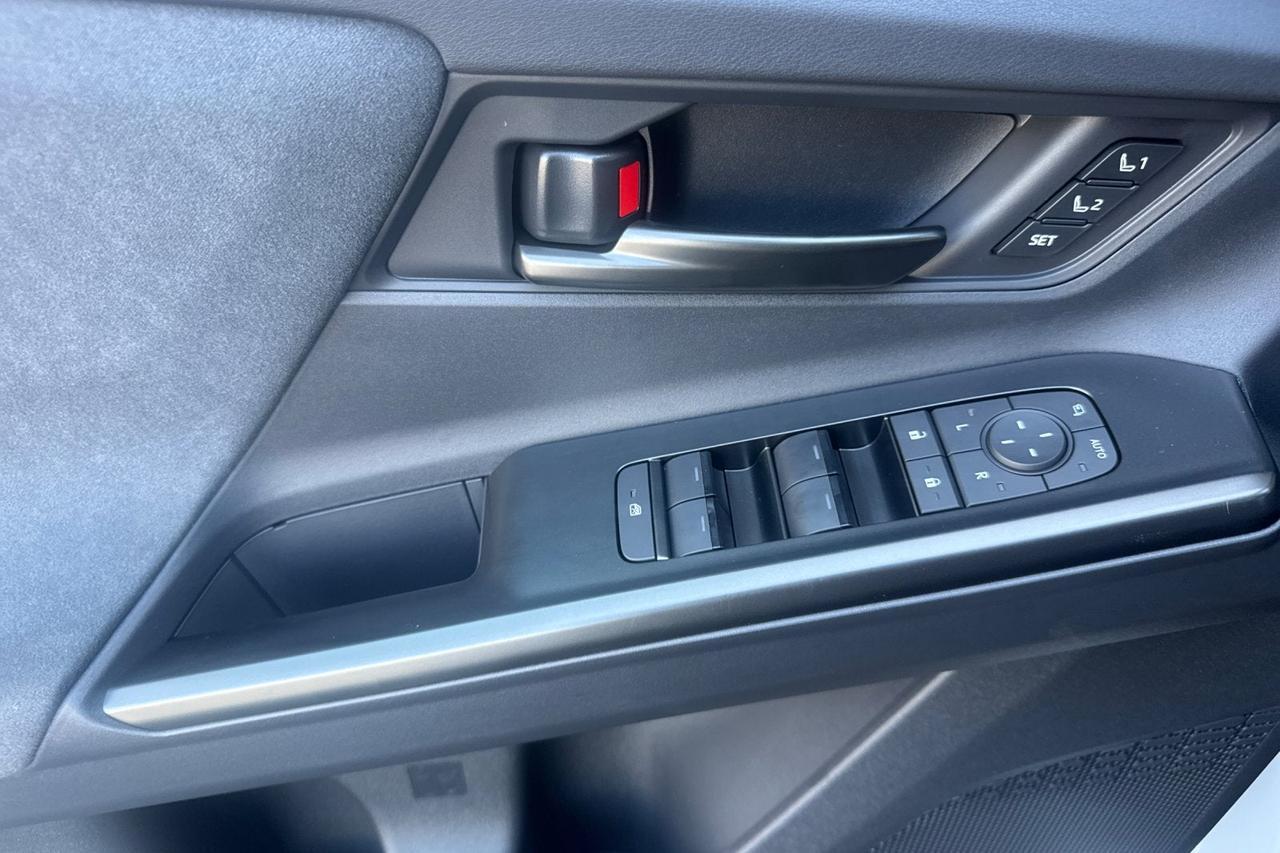 2026 Toyota C-HR XSE Roseville CA
