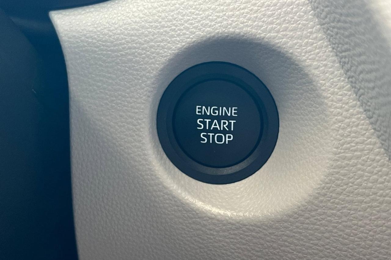 2026 Toyota Corolla Cross LE Ontario OR