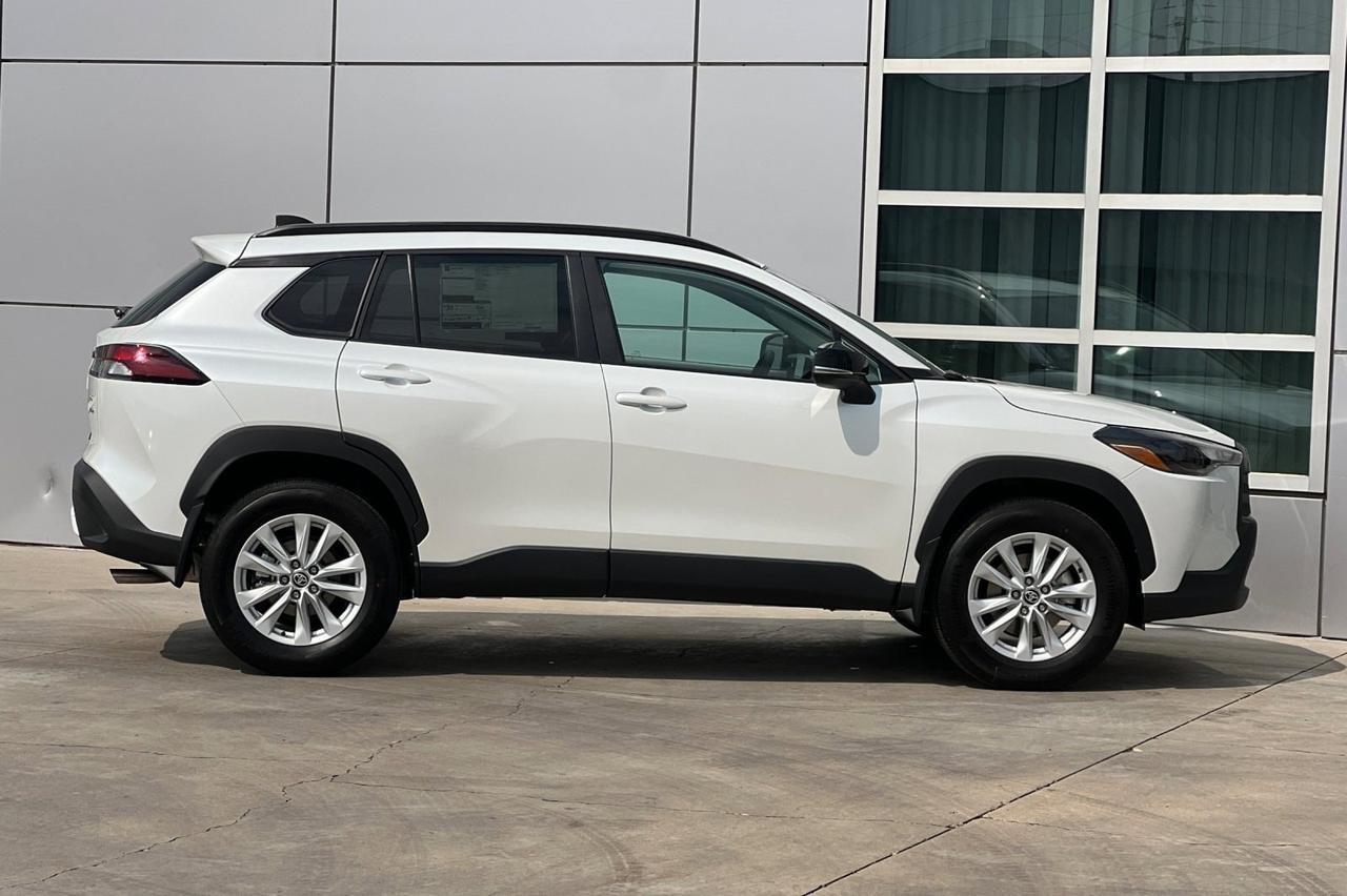 2026 Toyota Corolla Cross LE Ontario OR