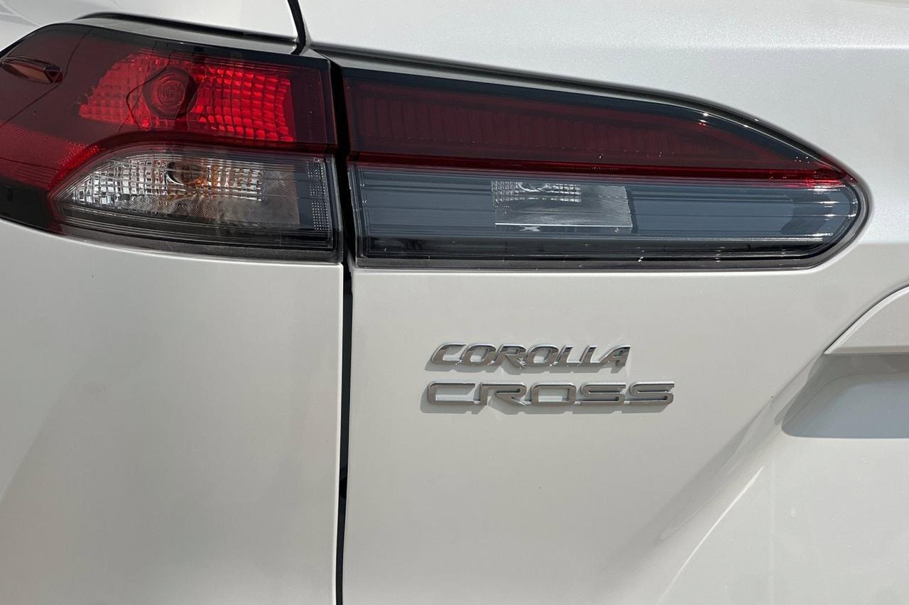 2026 Toyota Corolla Cross LE Ontario OR