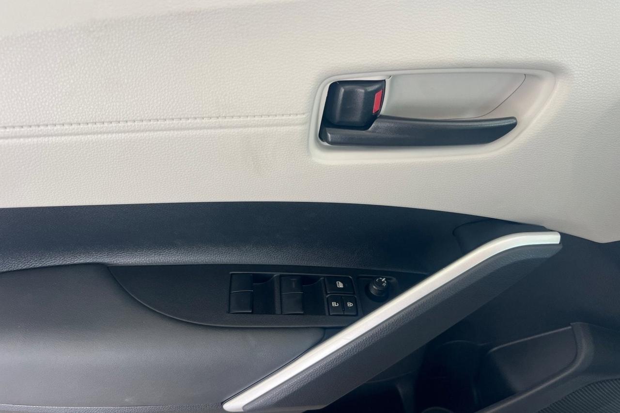 2026 Toyota Corolla Cross LE Ontario OR