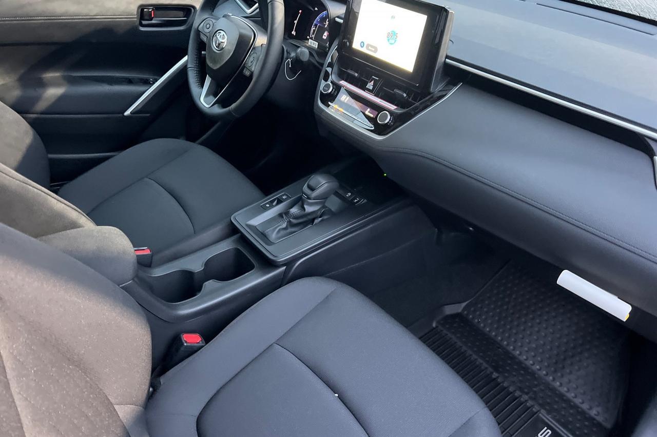 2026 Toyota Corolla Cross LE Ontario OR