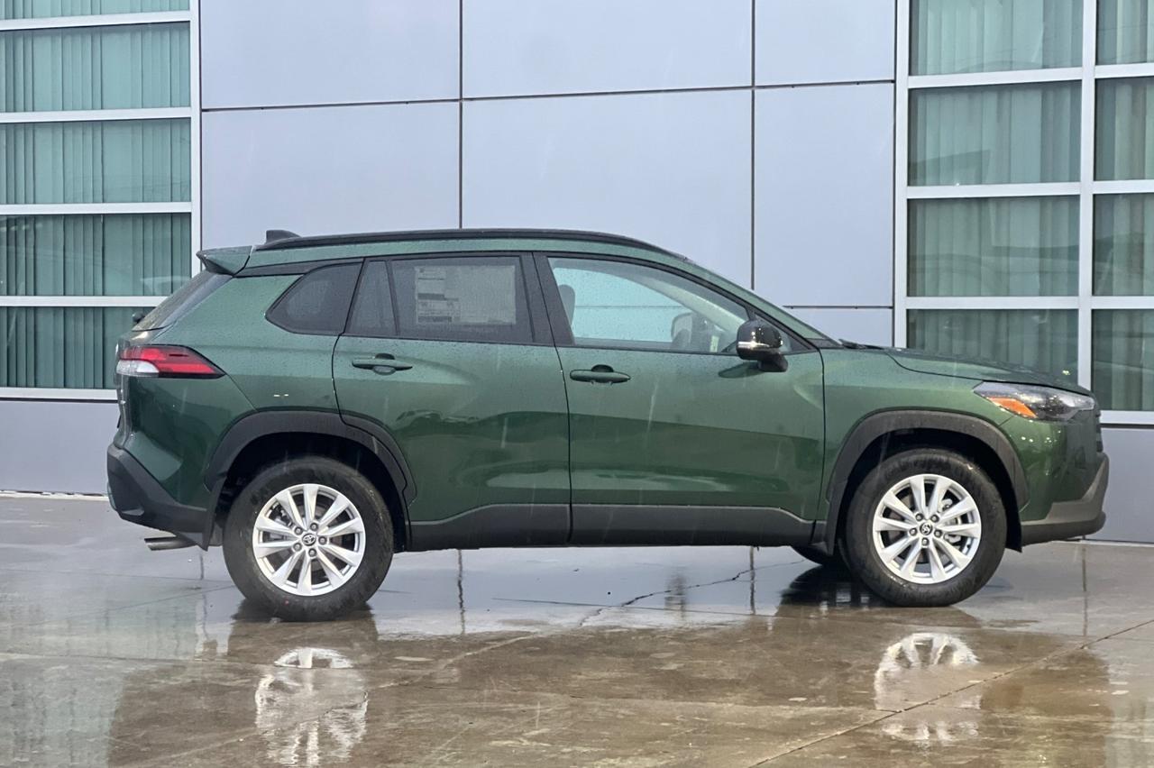2026 Toyota Corolla Cross LE Ontario OR