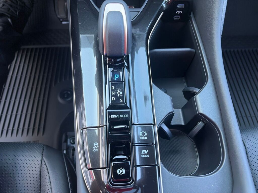 2026 Toyota Crown Signia Limited Fredericksburg VA