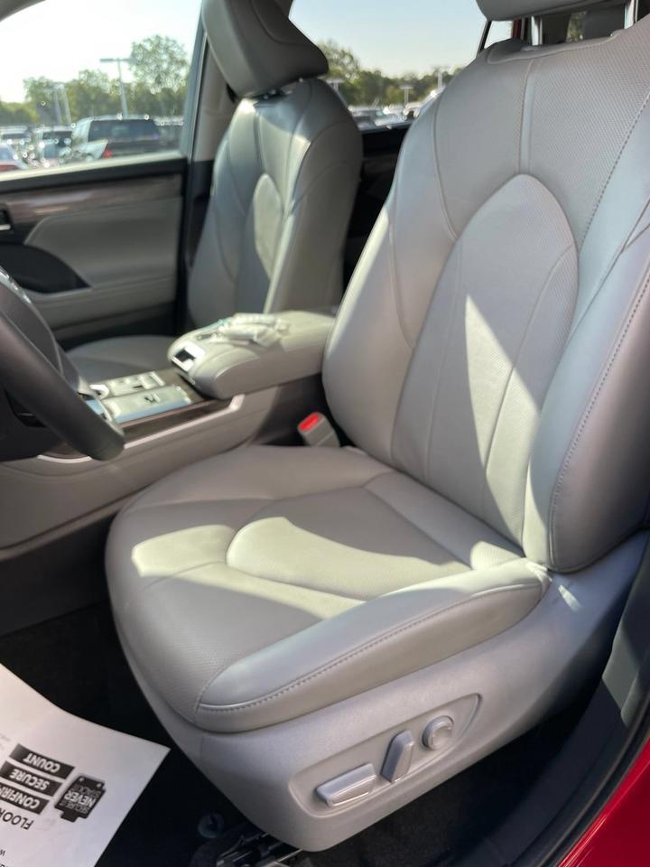 2026 Toyota Highlander Hybrid Limited Hurst TX