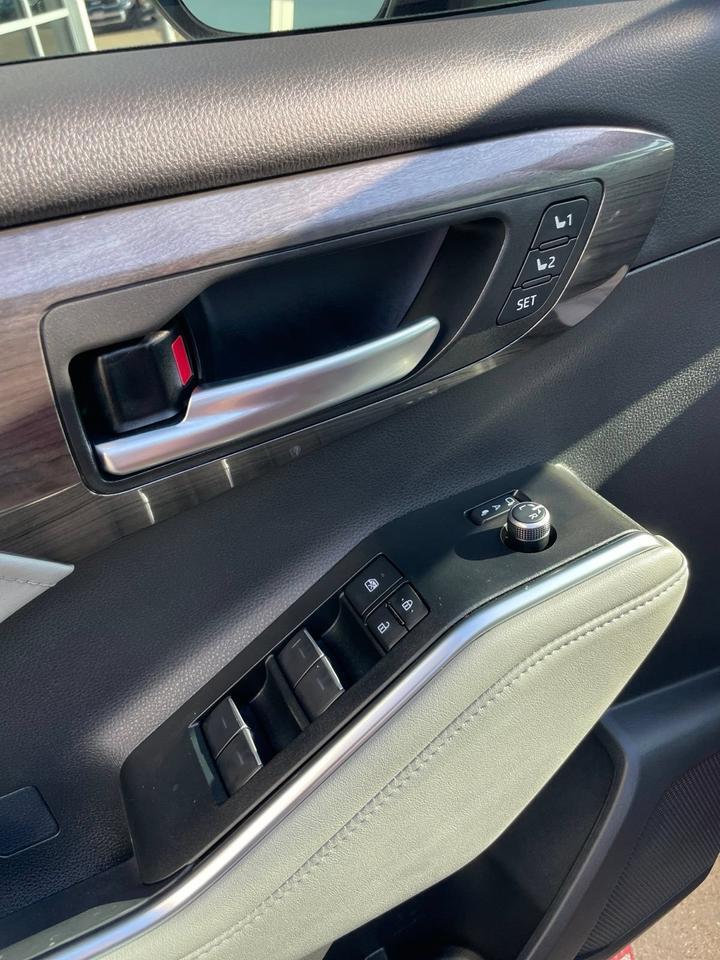 2026 Toyota Highlander Hybrid Limited Hurst TX