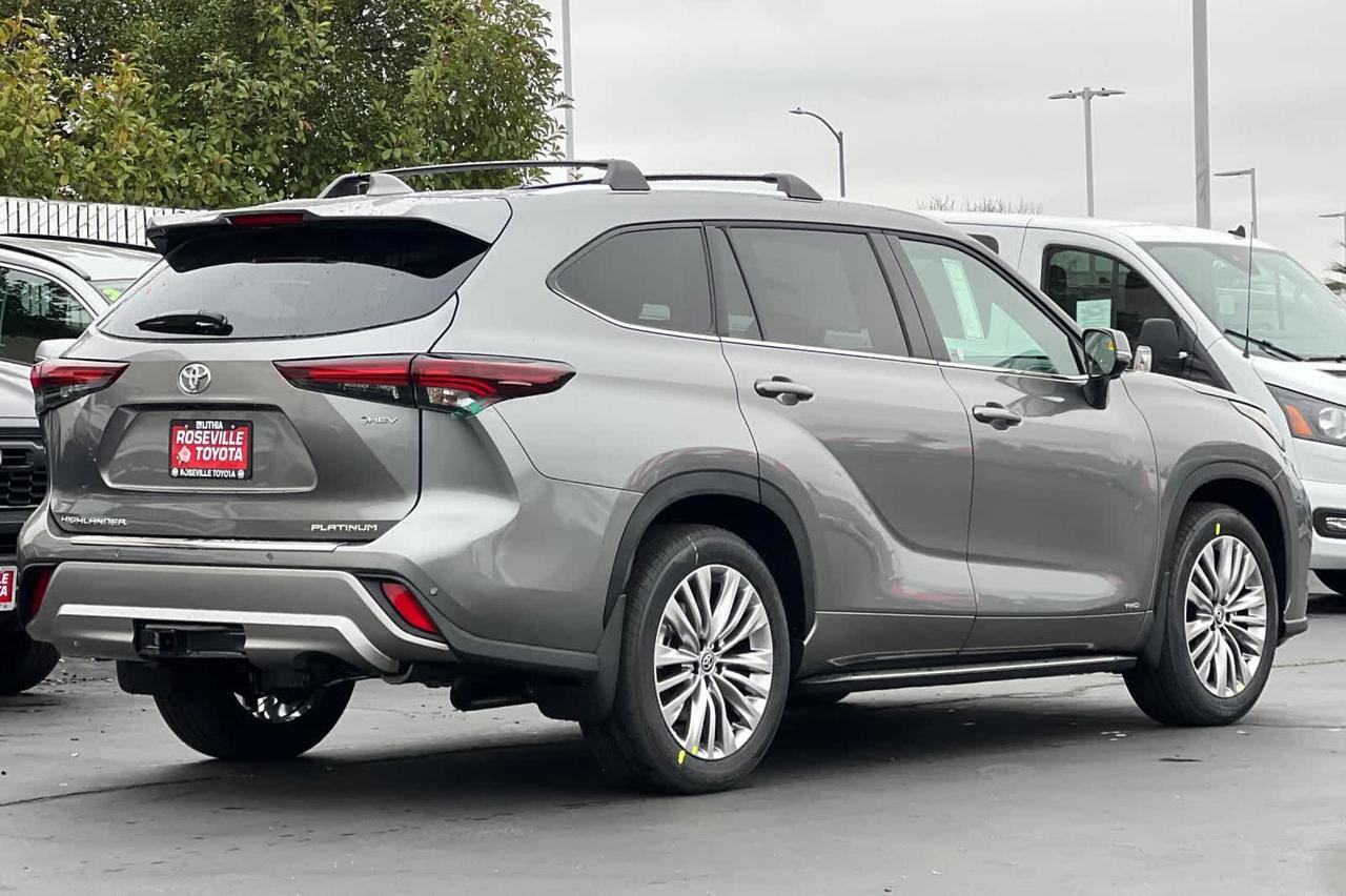 2026 Toyota Highlander Hybrid Platinum