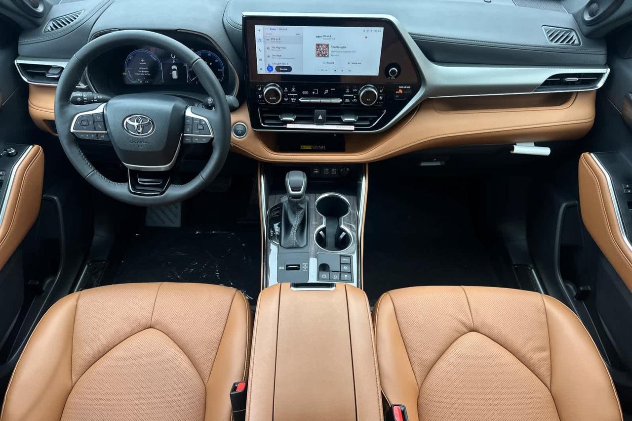 2026 Toyota Highlander Hybrid Platinum