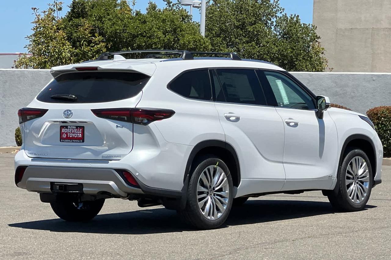 2026 Toyota Highlander Hybrid Platinum