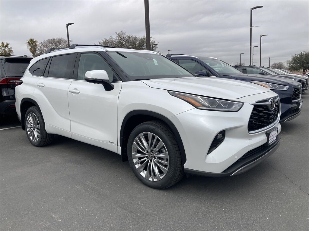 2026 Toyota Highlander Hybrid Platinum