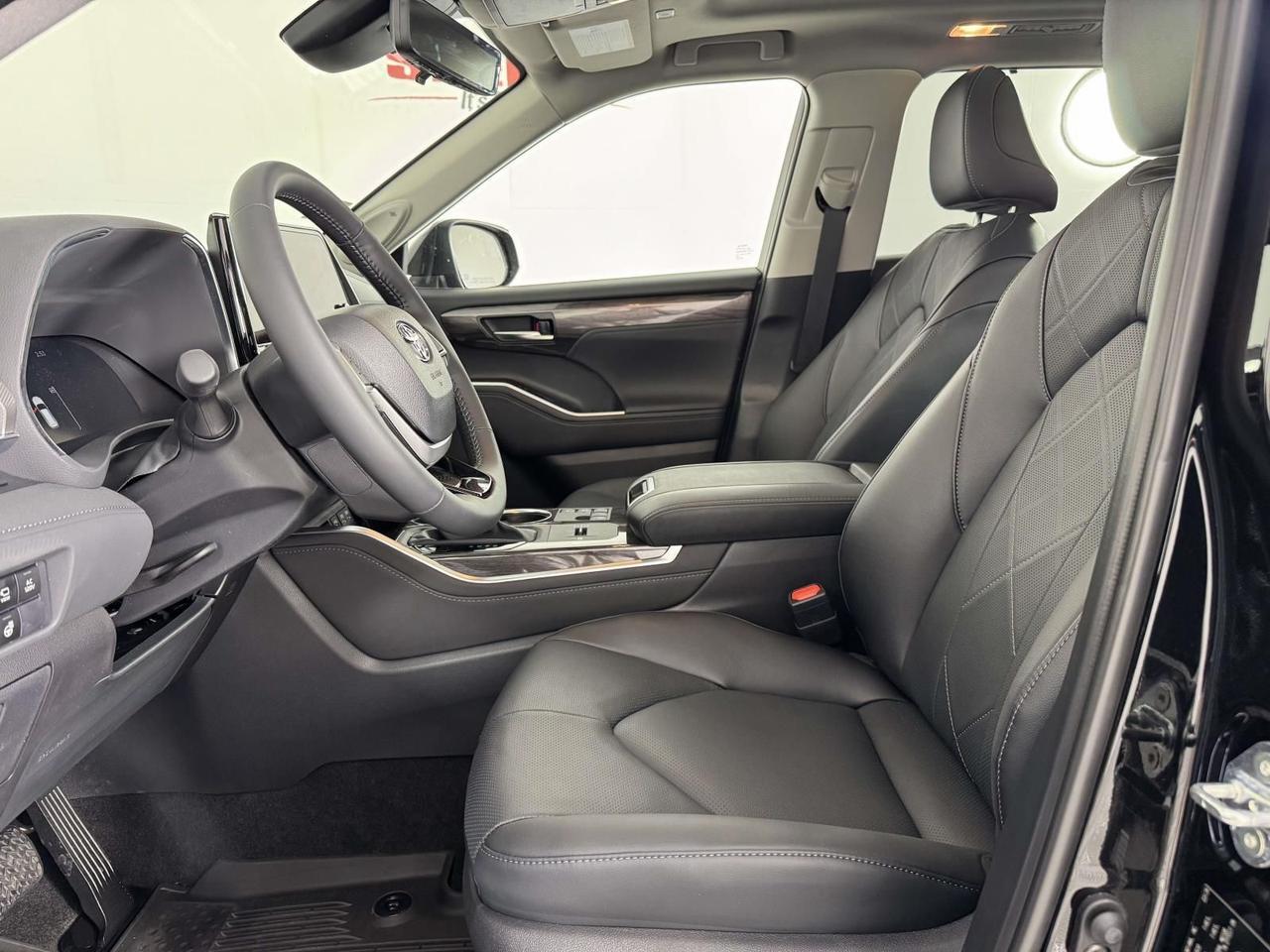 2026 Toyota Highlander Hybrid Platinum Fredericksburg VA