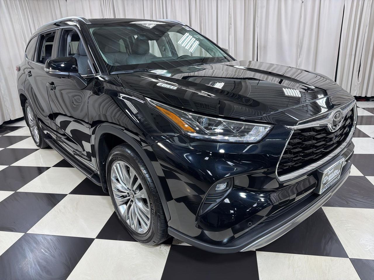 2026 Toyota Highlander Hybrid Platinum
