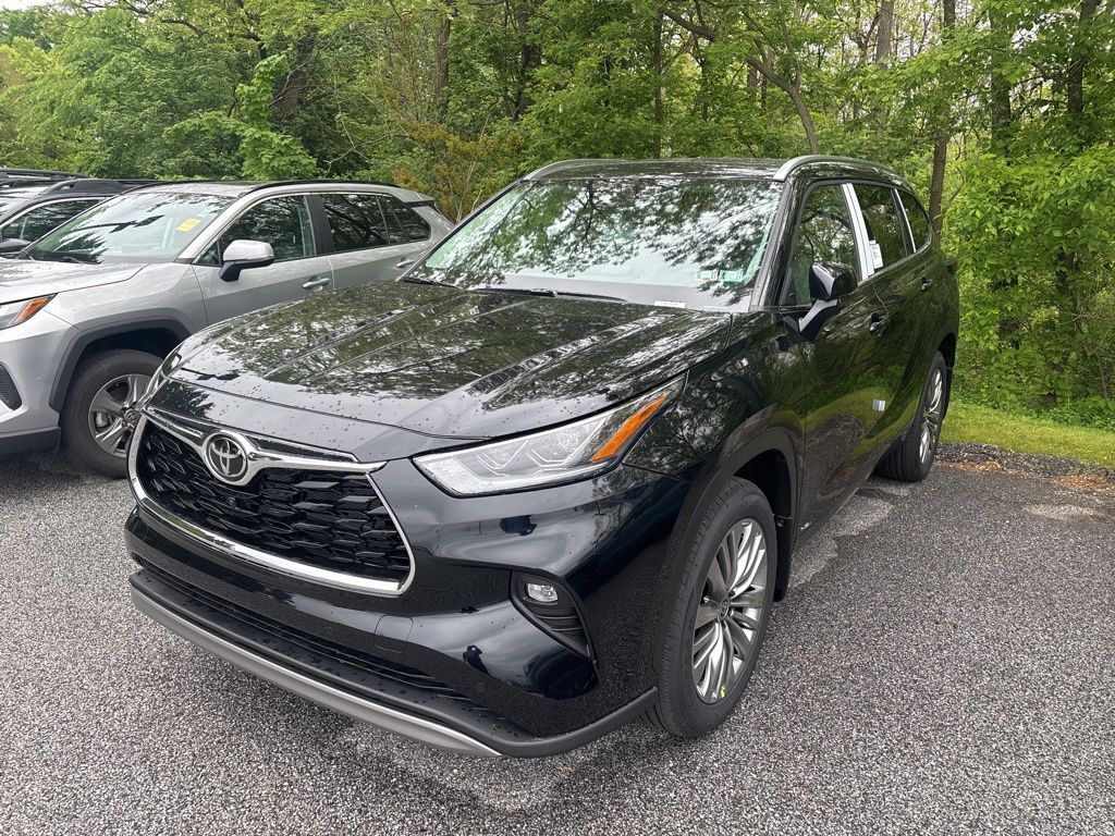 2026 Toyota Highlander Hybrid Platinum