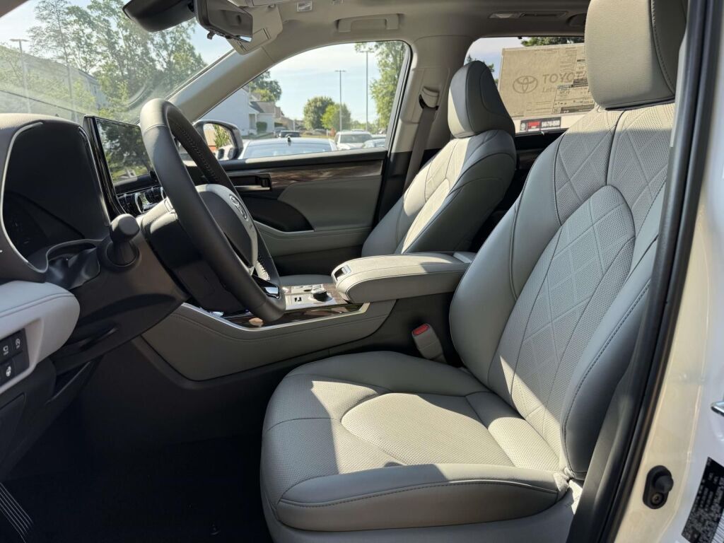 2026 Toyota Highlander Platinum Fredericksburg VA