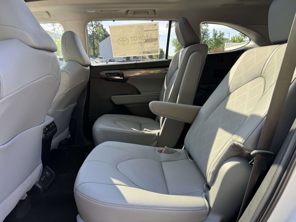 2026 Toyota Highlander Platinum Fredericksburg VA