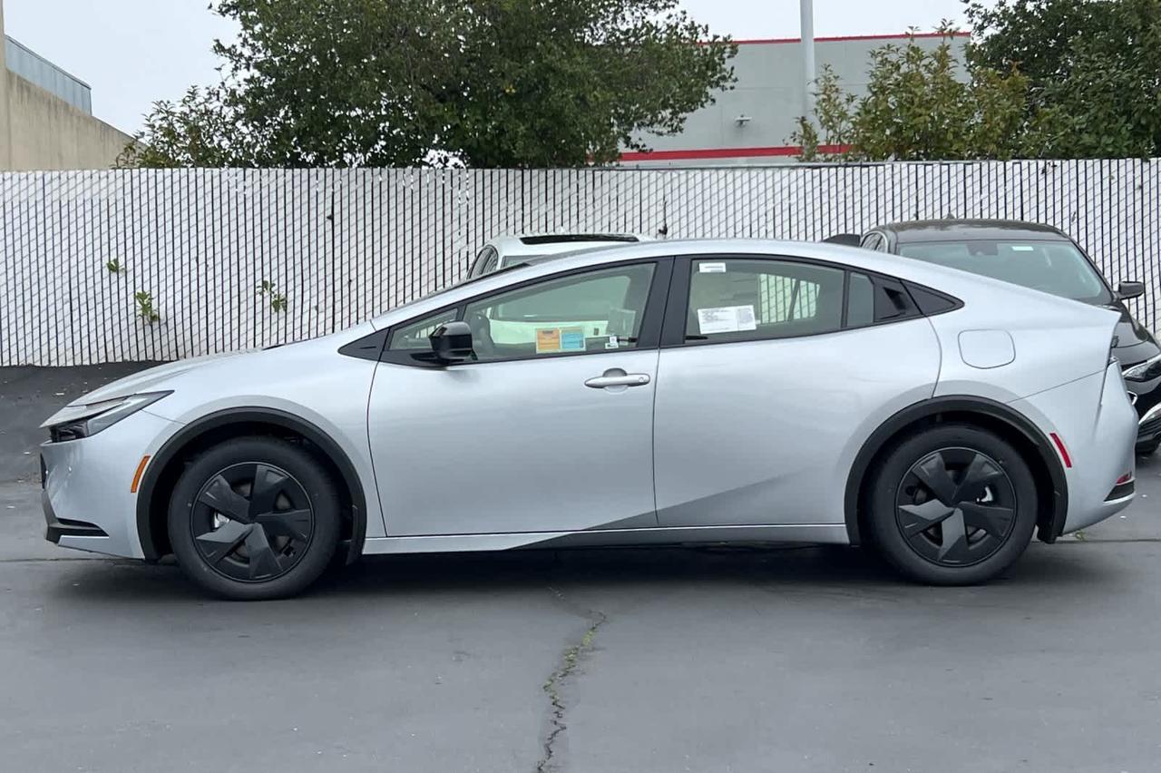 2026 Toyota Prius Plug-In Hybrid SE