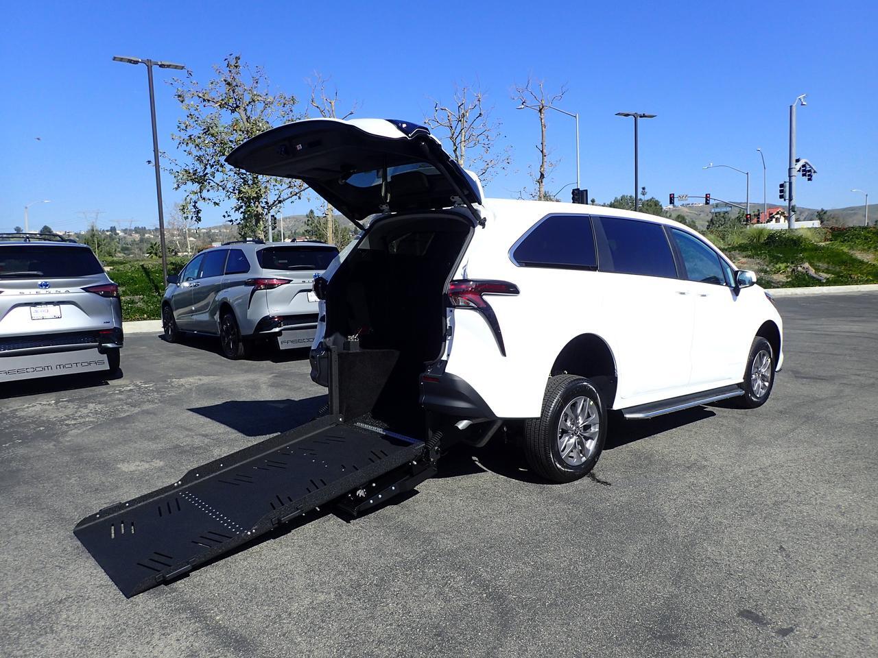 2026 Toyota Sienna LE