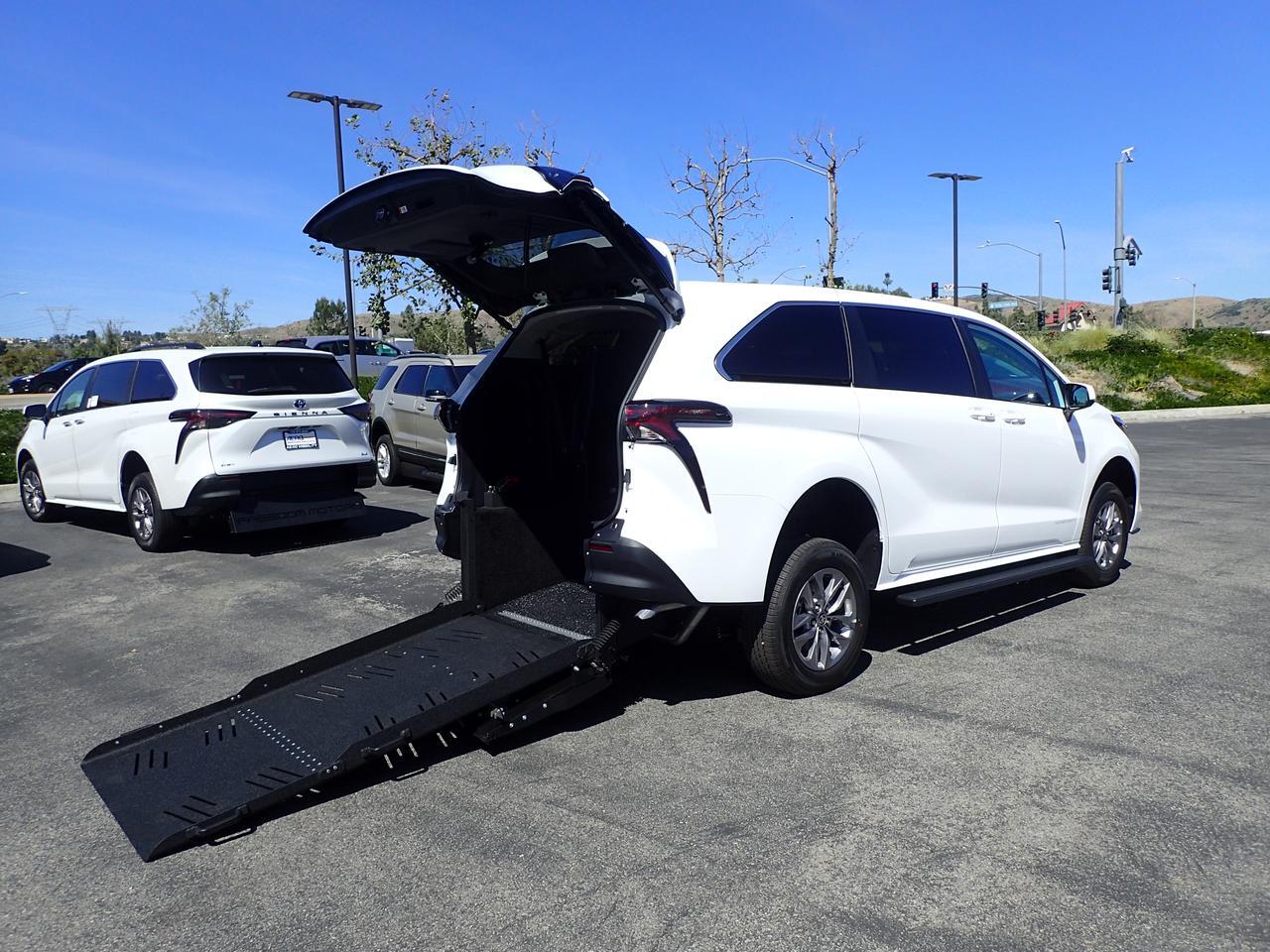 2026 Toyota Sienna LE