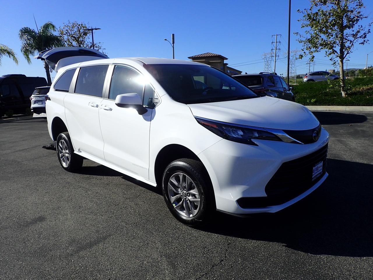 2026 Toyota Sienna LE