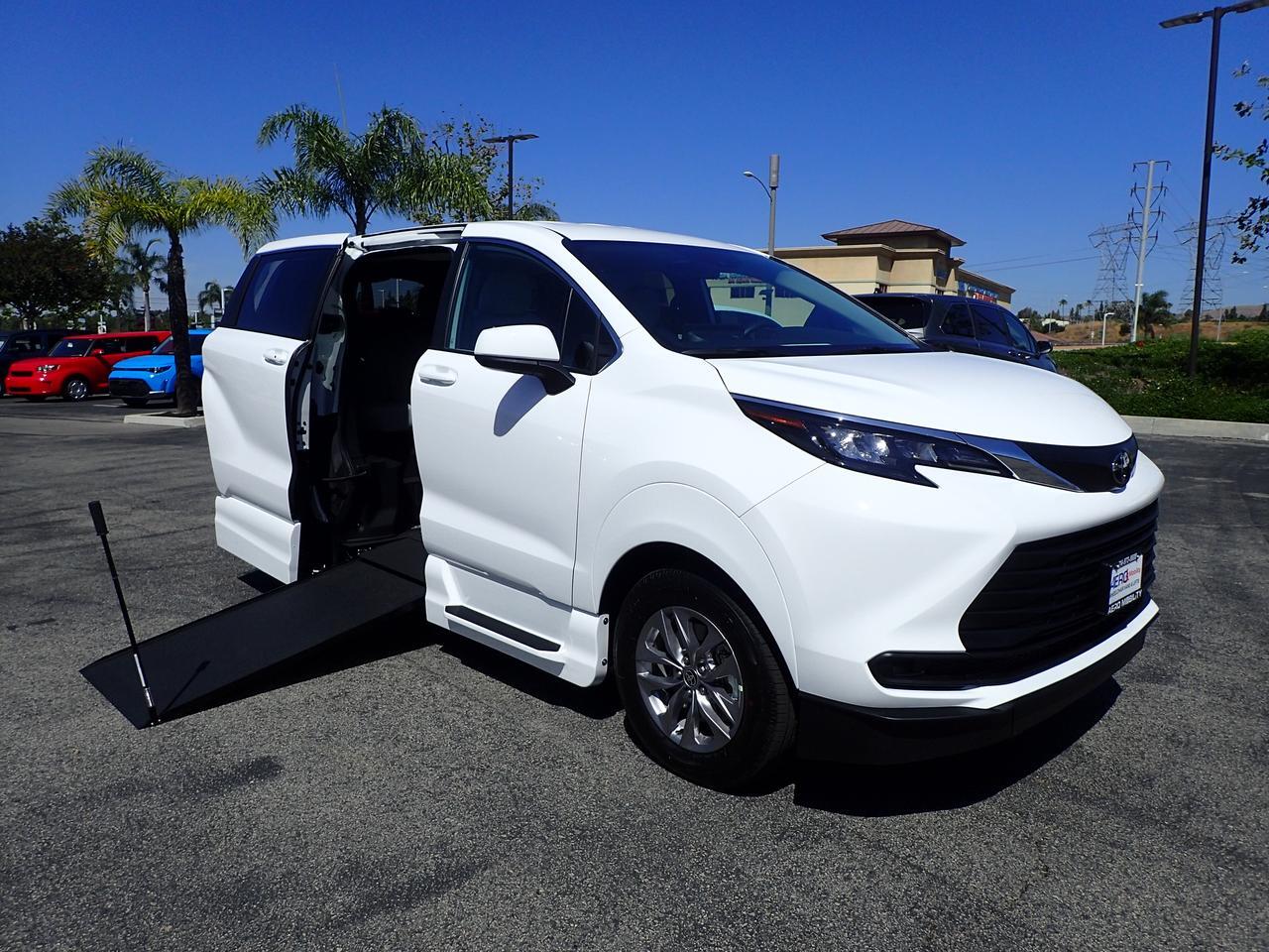 2026 Toyota Sienna LE