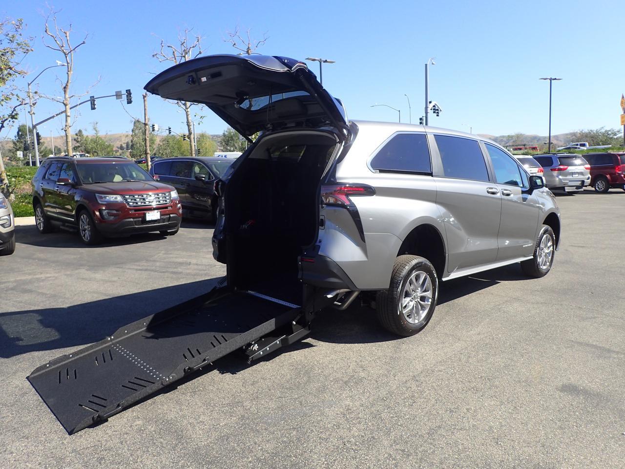 2026 Toyota Sienna LE