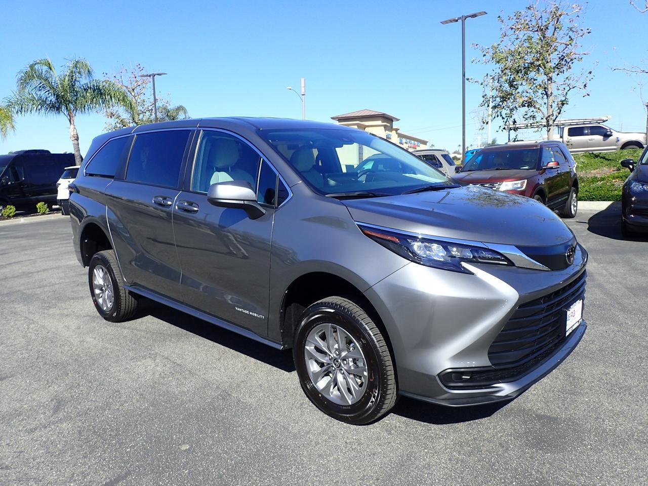 2026 Toyota Sienna LE