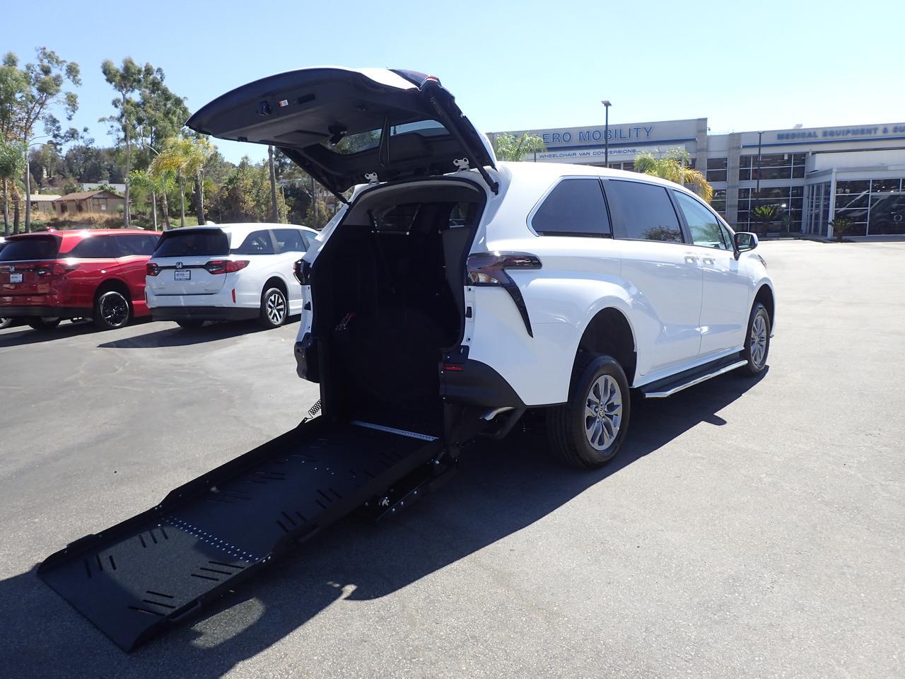 2026 Toyota Sienna LE