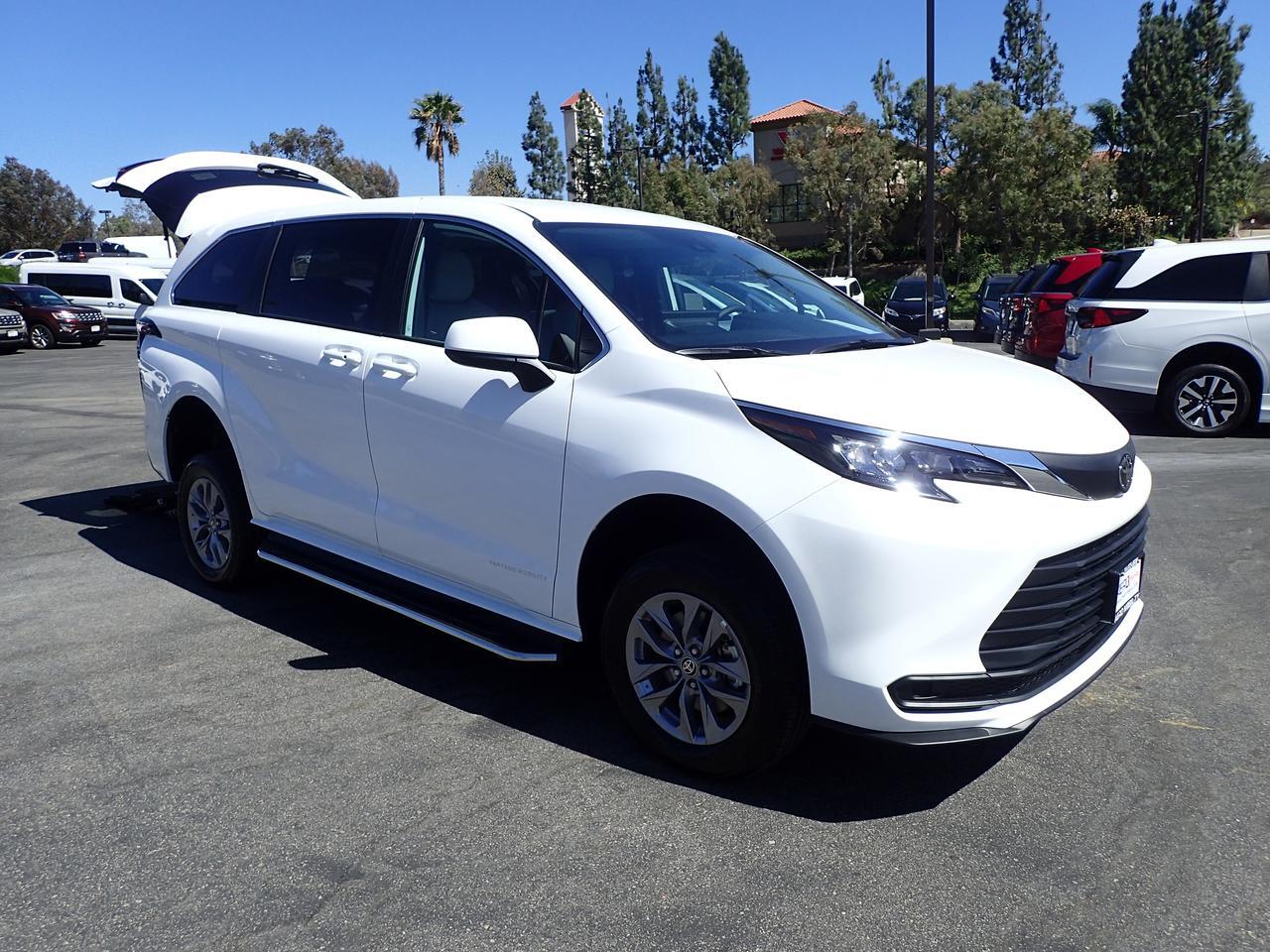 2026 Toyota Sienna LE