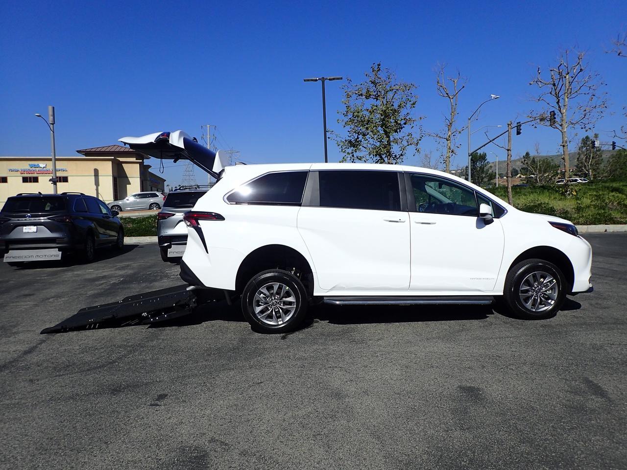 2026 Toyota Sienna LE