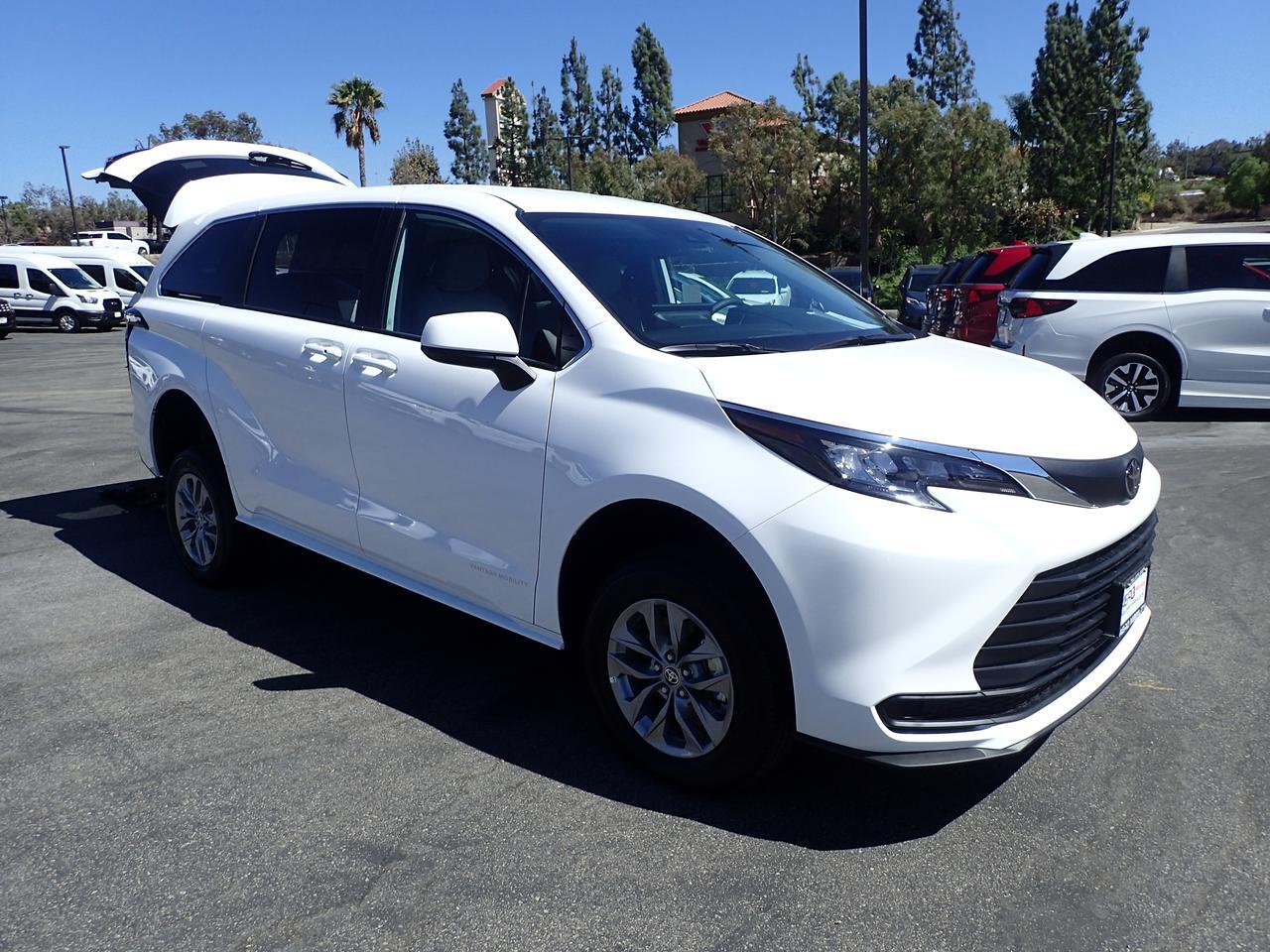 2026 Toyota Sienna LE