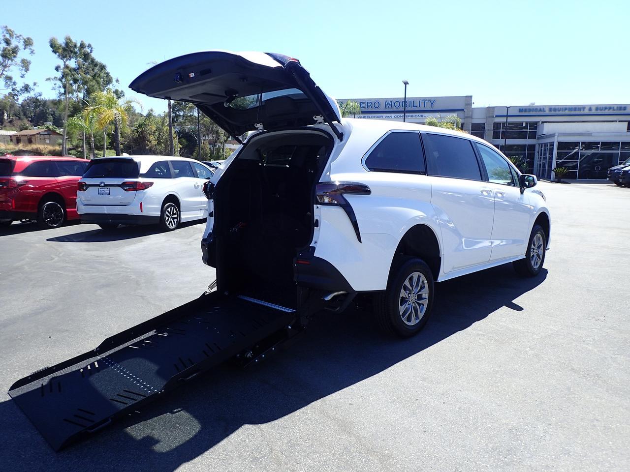2026 Toyota Sienna LE