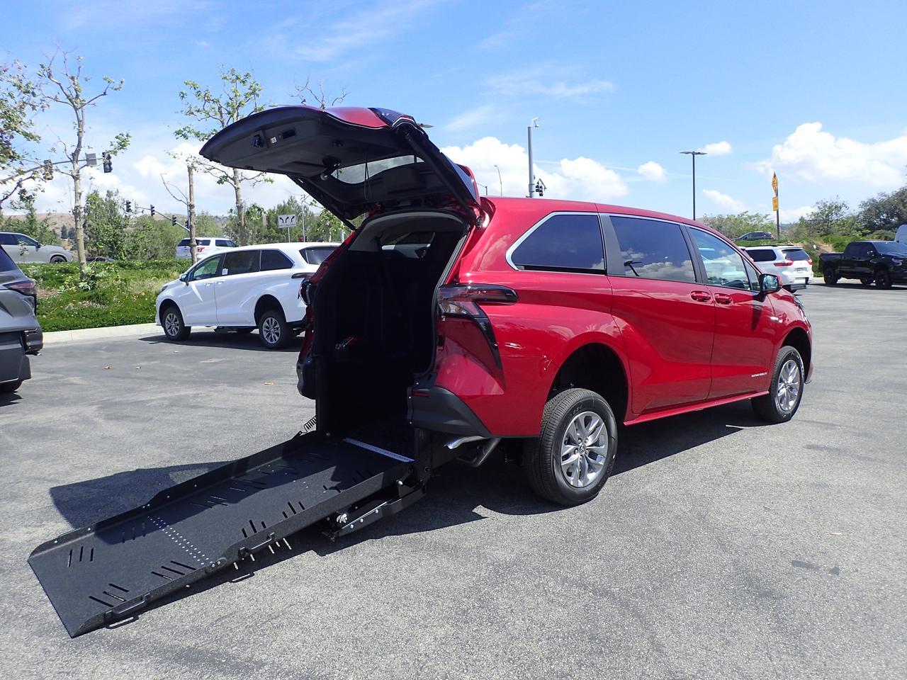 2026 Toyota Sienna LE