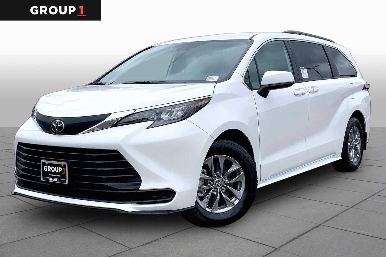2026 Toyota Sienna LE