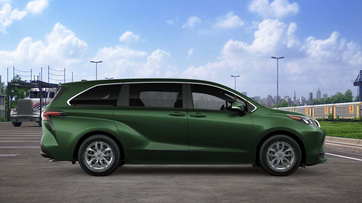 2026 Toyota Sienna LE Laurel MD