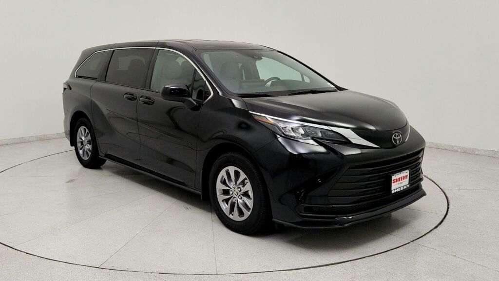 2026 Toyota Sienna LE
