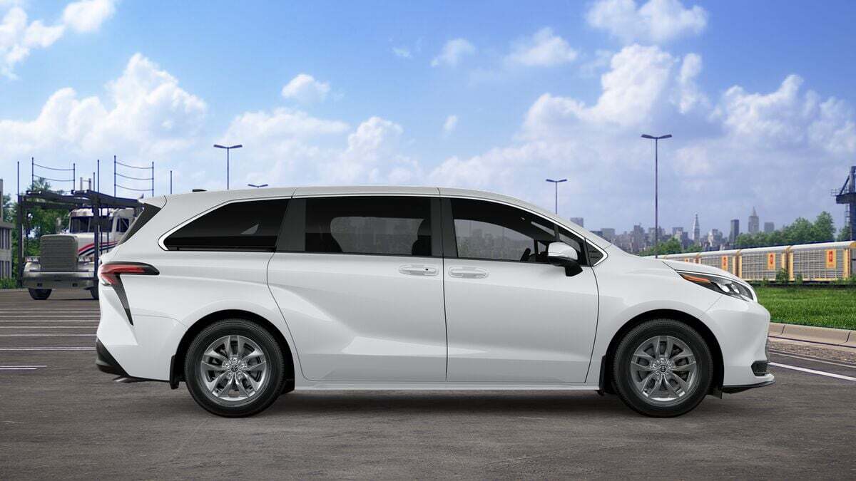 2026 Toyota Sienna LE Laurel MD