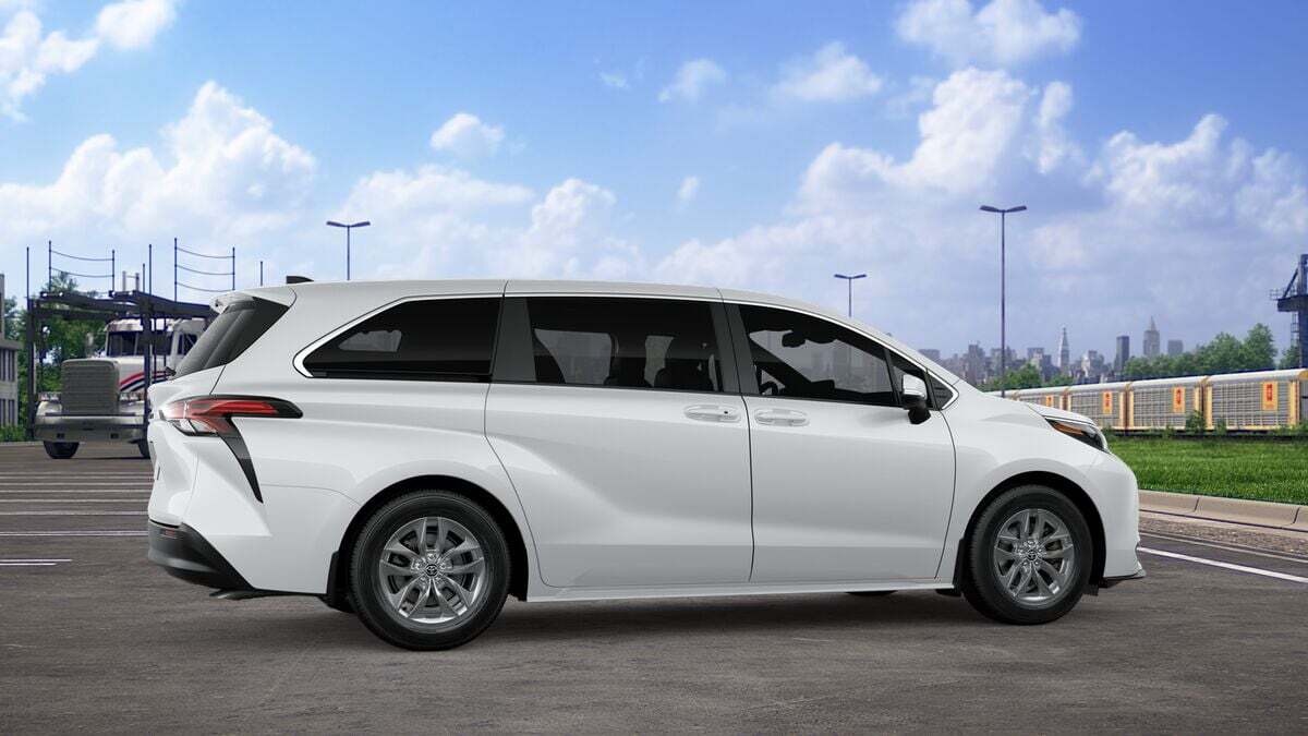 2026 Toyota Sienna LE Laurel MD