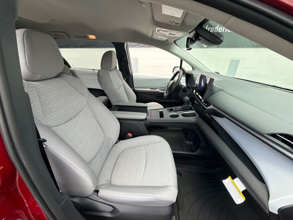 2026 Toyota Sienna LE Fredericksburg VA