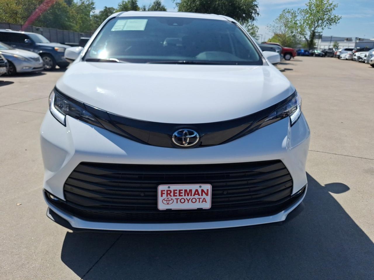 2026 Toyota Sienna Woodland Edition Hurst TX