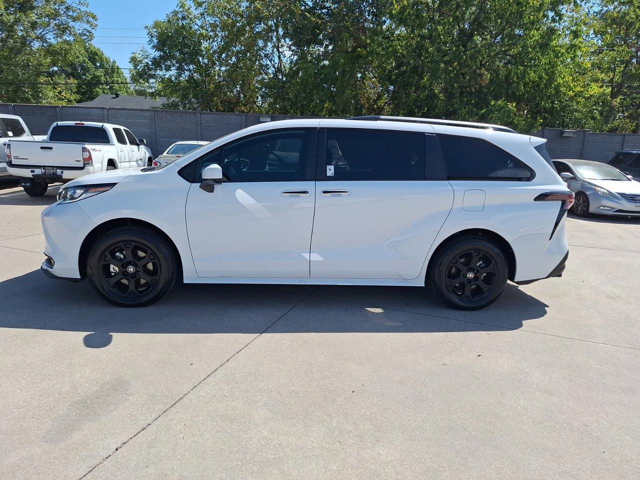 2026 Toyota Sienna Woodland Edition Hurst TX