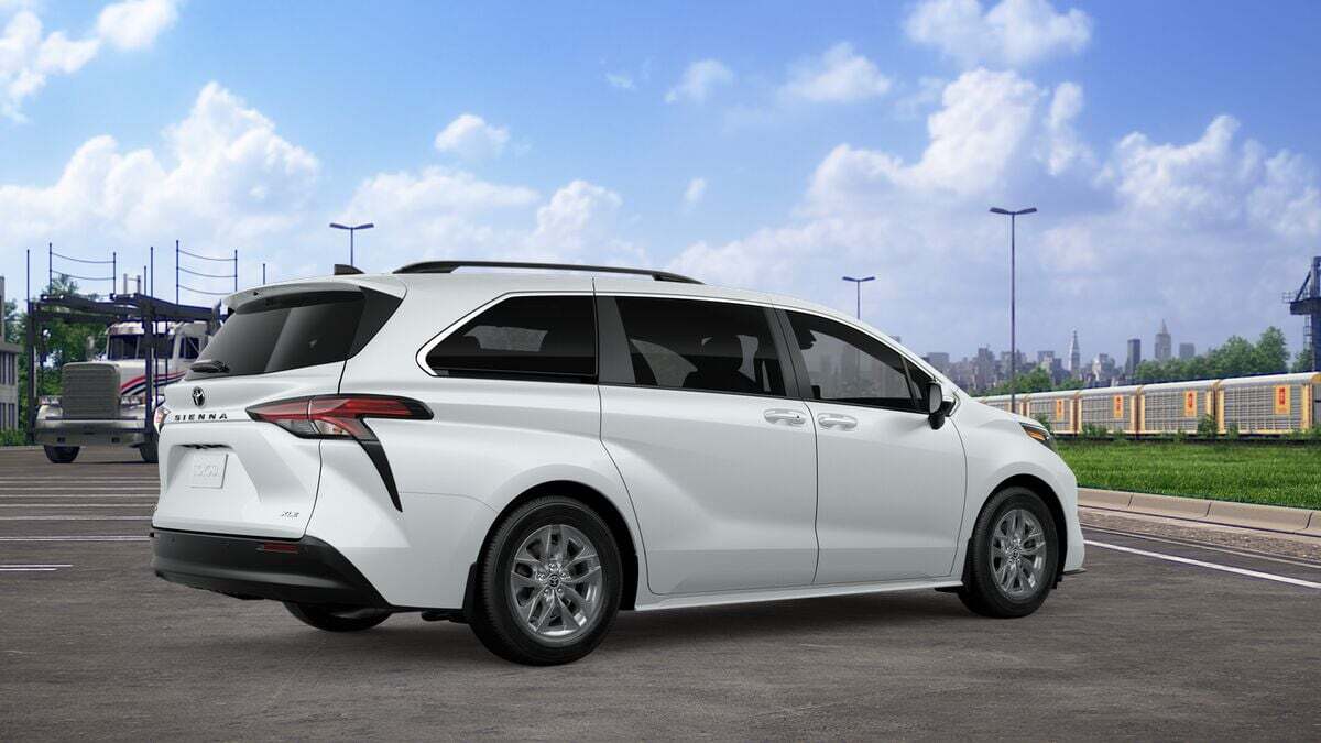 2026 Toyota Sienna XLE Laurel MD