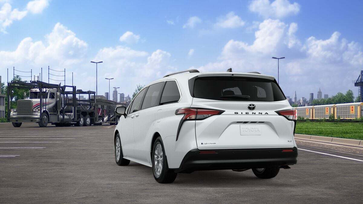 2026 Toyota Sienna XLE Laurel MD