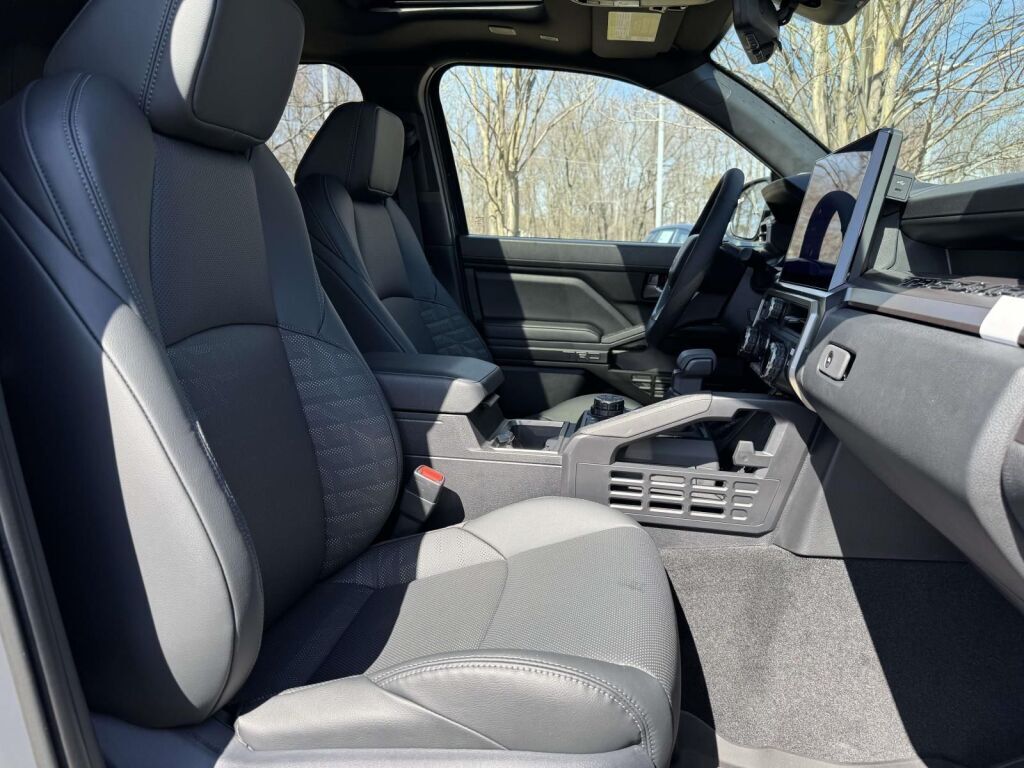 2026 Toyota Tacoma Hybrid TRD Off Road Fredericksburg VA