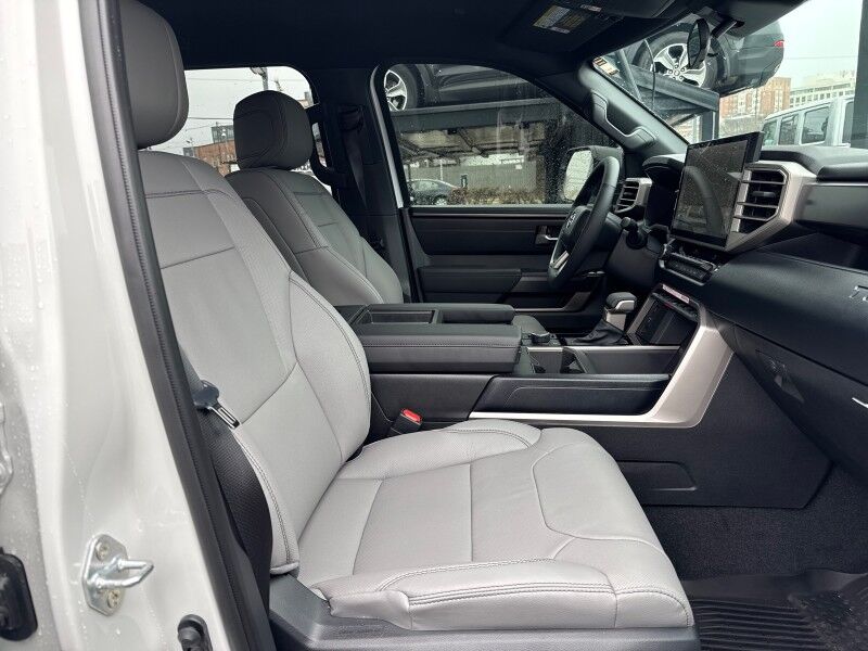 2026 Toyota Tundra SR5 CrewMax Cab 4WD w/ SR5 Premium Package Arlington VA