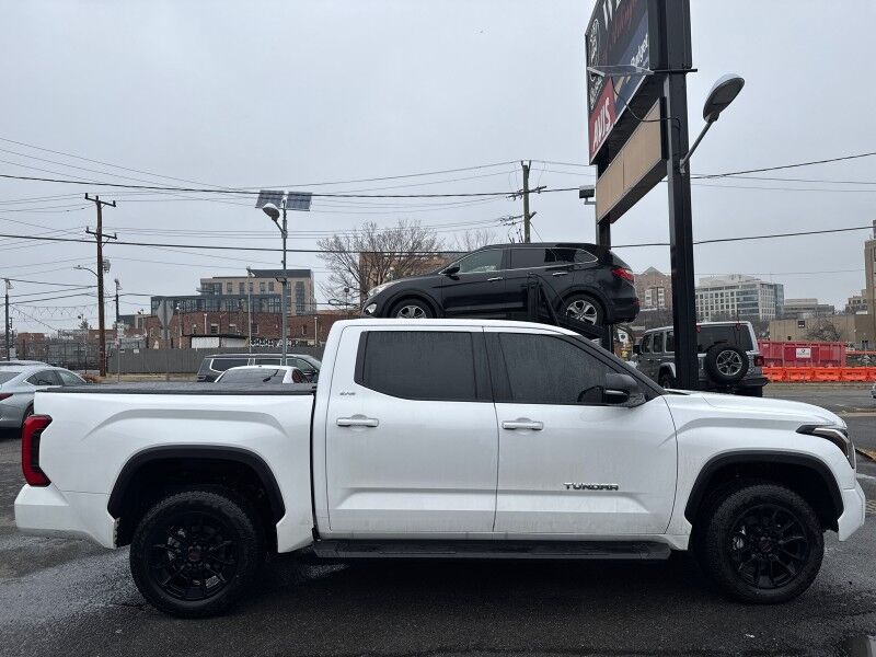 2026 Toyota Tundra SR5 CrewMax Cab 4WD w/ SR5 Premium Package Arlington VA