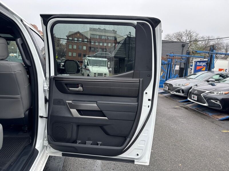 2026 Toyota Tundra SR5 CrewMax Cab 4WD w/ SR5 Premium Package Arlington VA