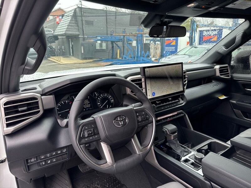 2026 Toyota Tundra SR5 CrewMax Cab 4WD w/ SR5 Premium Package Arlington VA