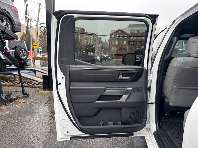 2026 Toyota Tundra SR5 CrewMax Cab 4WD w/ SR5 Premium Package Arlington VA