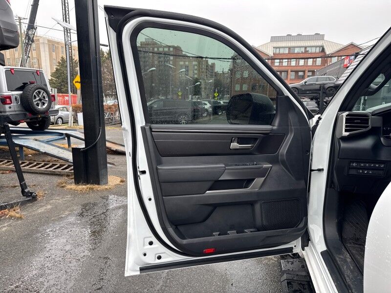 2026 Toyota Tundra SR5 CrewMax Cab 4WD w/ SR5 Premium Package Arlington VA