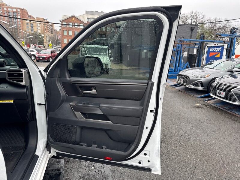 2026 Toyota Tundra SR5 CrewMax Cab 4WD w/ SR5 Premium Package Arlington VA